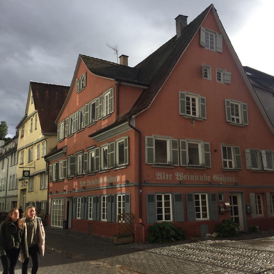 The old inn at the corner